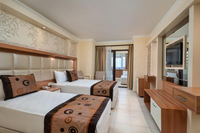 Oz Hotels Incekum Beach Resort