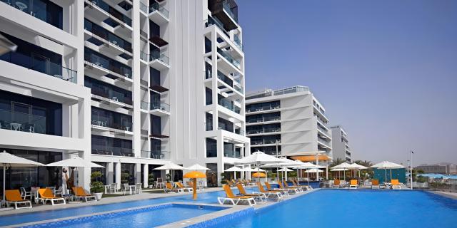 C Central Resort Palm