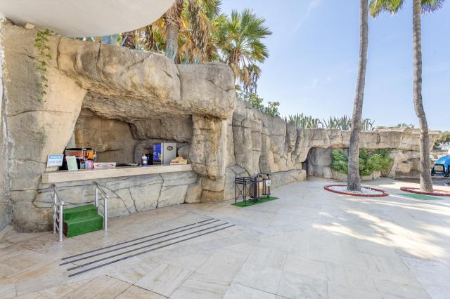 Monachus Family Resort