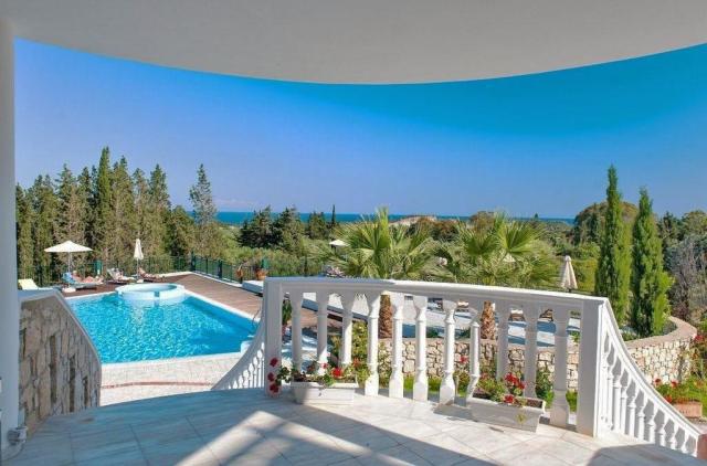 Gerakas Belvedere Luxury Suites