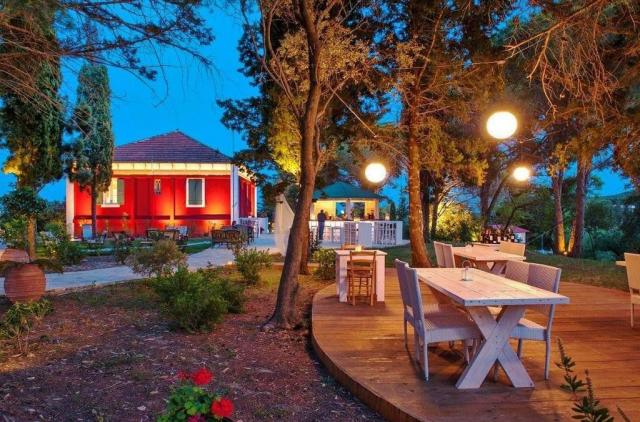Gerakas Belvedere Luxury Suites