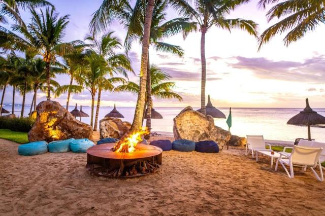 Victoria Beachcomber Resort For 2