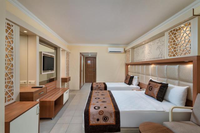 Oz Hotels Incekum Beach Resort