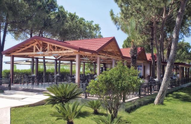 Dobedan World Palace