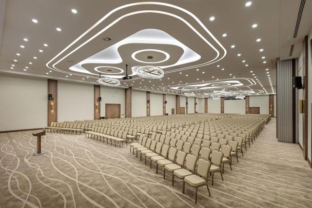 Dobedan World Palace