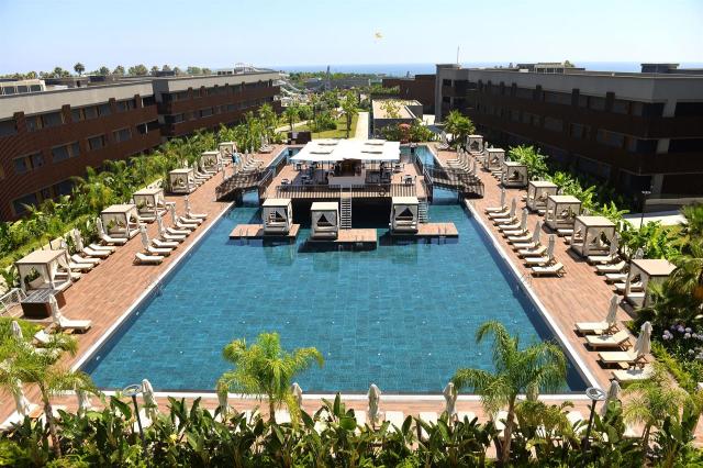 Jacaranda Luxury Resort