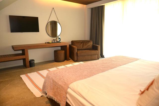 Jacaranda Luxury Resort