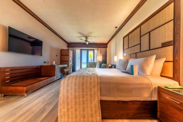 Deluxe room king.jpg