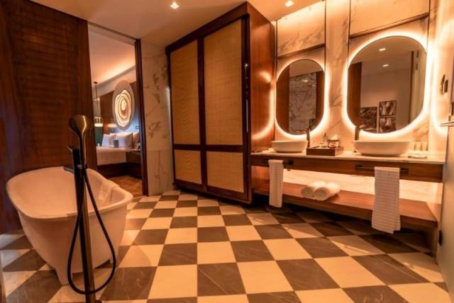 Nirvana rooms - bathroom.jpg