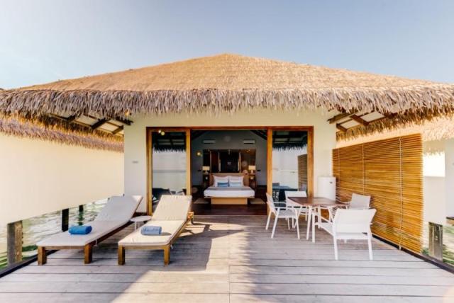 Water Bungalow 7.jpg