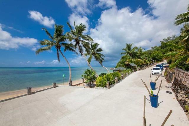 COCO DE MER BEACH.jpg