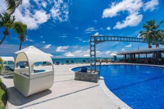 Coco de Mer a Black Parrot Suites