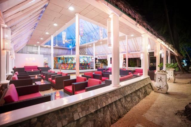 Elaidhoo Maldives by Cinnamon Eyz Lounge Bar.jpg