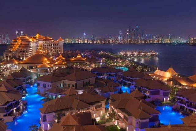 Anantara The Palm Dubai Resort - Exterior Shots - Night - 02.jp