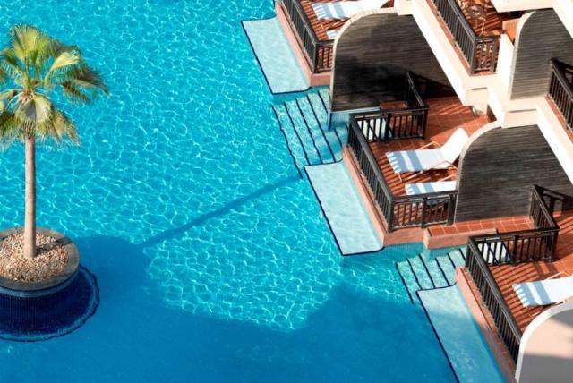 Anantara The Palm Dubai Resort - Access Lagoon.jpg