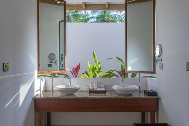 Beach Bungalow - Bathroom.jpg