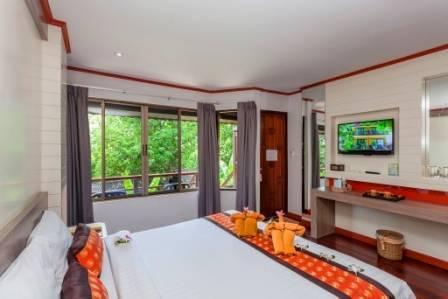 Superior Room-04.jpg