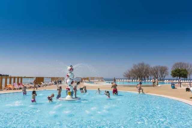 bazén v resortu Katoro