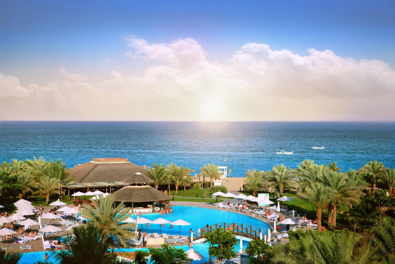 Фуджейра оаэ океан. ОАЭ индийский океан Фуджейра. Fujairah Rotana Resort Spa 5. Fujairah Rotana Beach. Фуджейра Rotana Resort Spa.