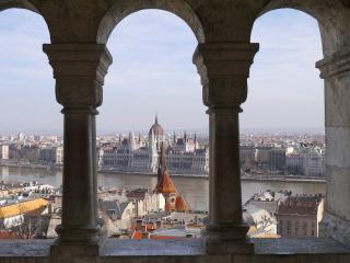 Adventná pohoda v Budapešti, na zámku Esterhazy a mestečku Šoproň