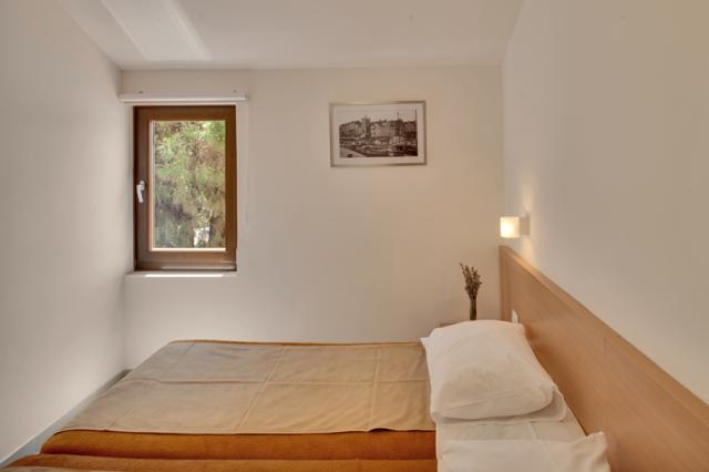 Izba:  APT 5