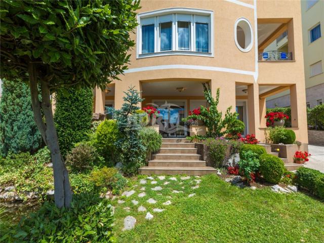 Vila PEKERA ****