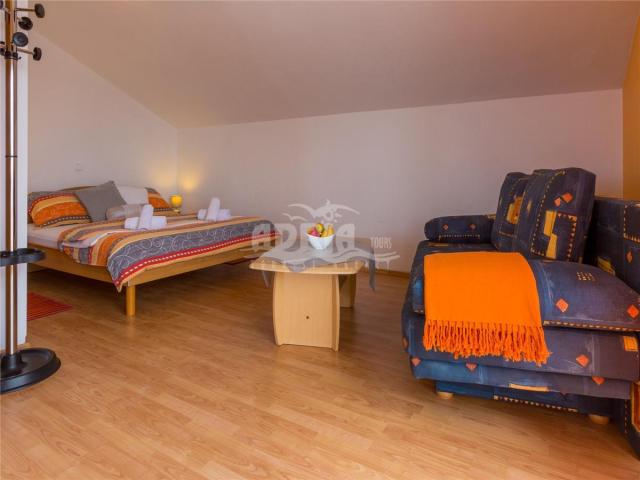 Izba:  APT 2+2 č.5