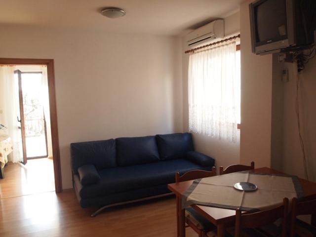 Izba:  APT 2+2