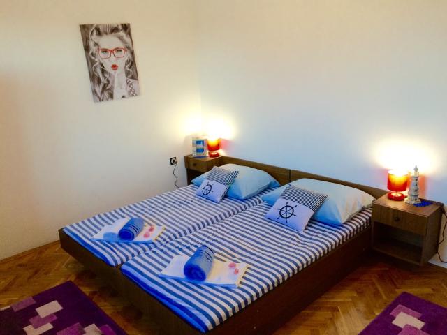 Izba:  APT 6