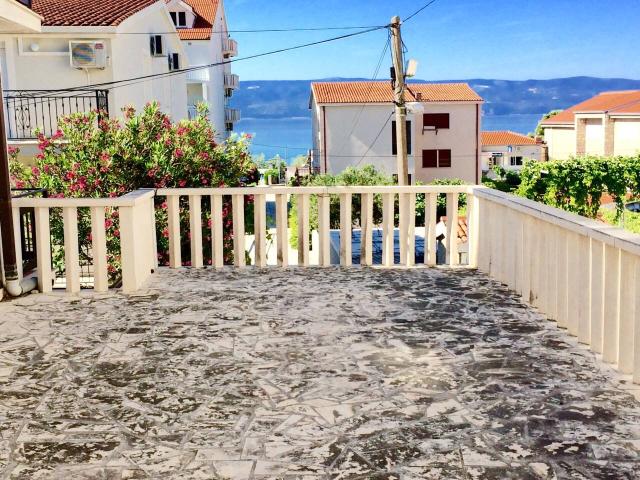 Vila JAKOV ***