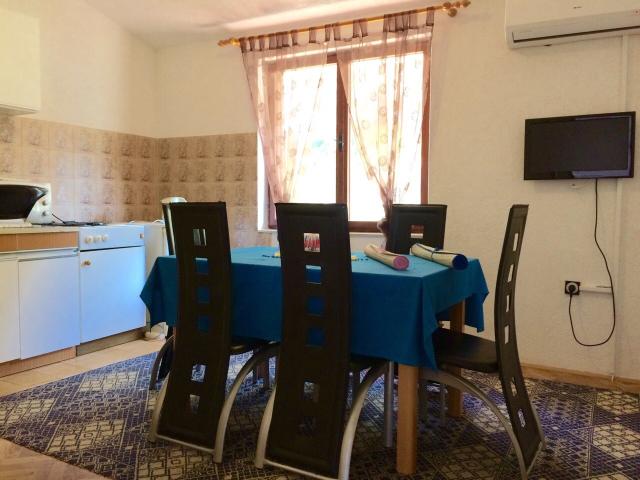 Vila JAKOV ***