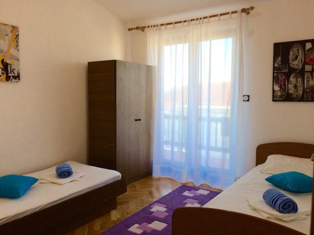 Vila JAKOV ***
