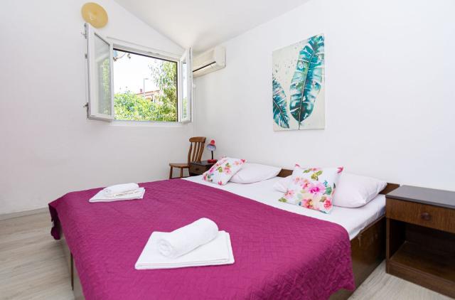 Izba:  APT 2+1 poschodie