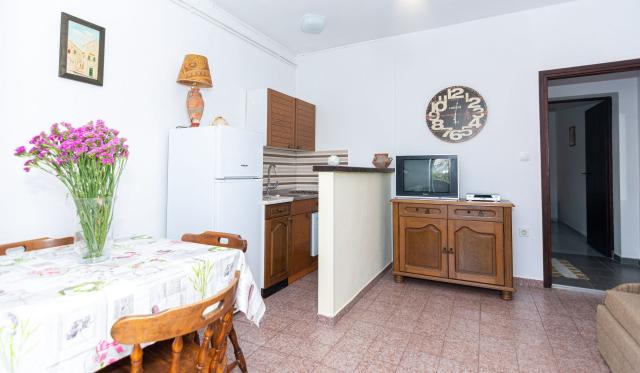 Izba:  APT 2+1 prízemie