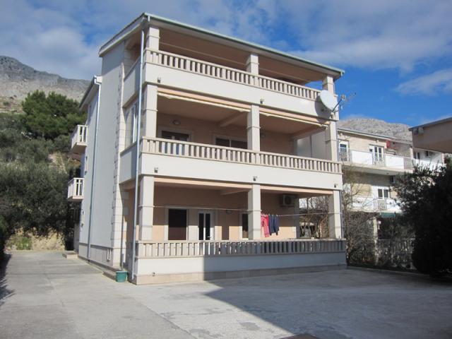 Vila MIRNA ***