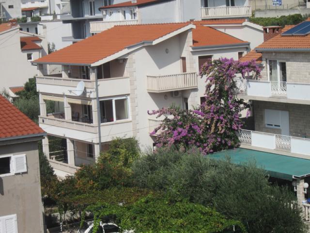 Vila MIRNA ***