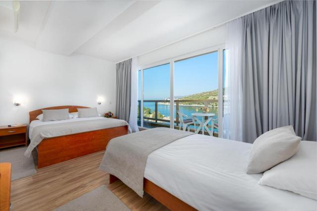 Hotel VIS ***