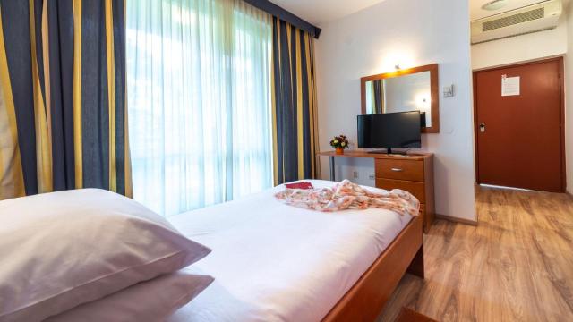 Hotel VIS ***