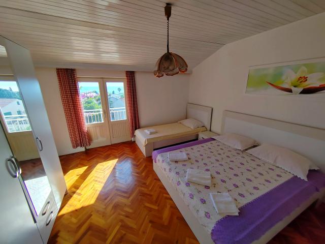 Vila VLADO ***