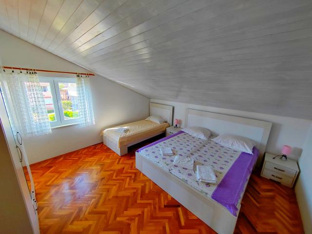 Vila VLADO ***