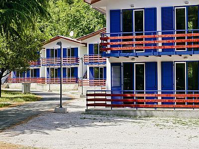 Apartmány a Mobilné domy MEDVEJA ***