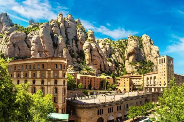 Montserrat-Monastery_shutterstock-788x537