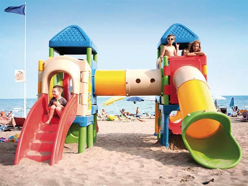 ITALY_VILLAGE_HAPPY_09.JPG