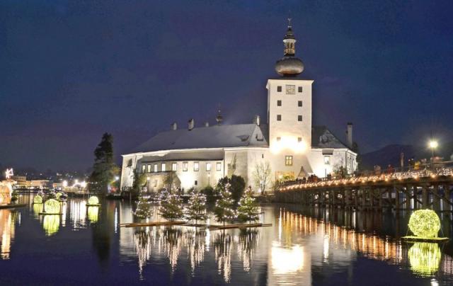 Romantický advent na jazere Traunsee, vodný zámok Orth a Sankt Pölten