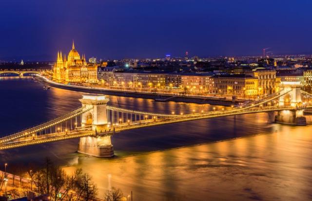 Vianočná Budapešť, historické pamiatky a návšteva adventných trhov