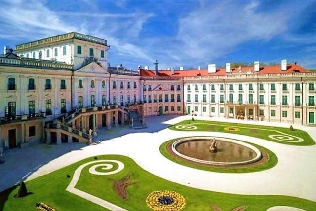 Maďarský Versailles - Palác Fertöd a romantický Šoproň