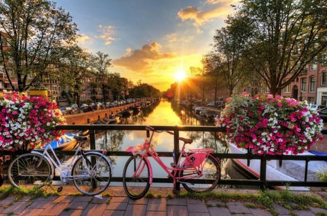 Holandsko - svetoznáma výstava kvetov Keukenhof a Amsterdam  LETECKY