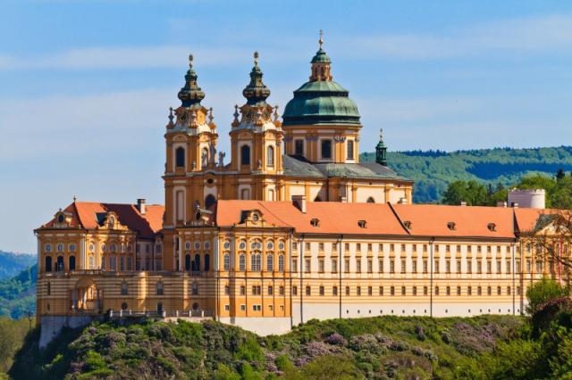Zámok Schallaburg a majestátny kláštor v Melku