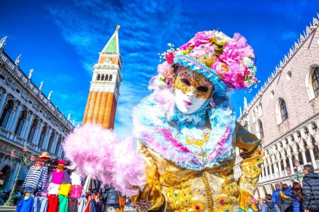 Benátsky karneval a ostrovy Murano a Burano LETECKY