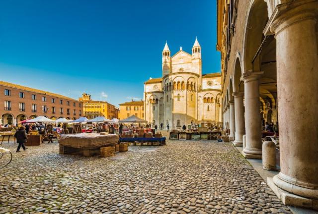 Gurmánsky taliansky raj a svet Ferrari, Bologna, Parma a Modena LETECKY